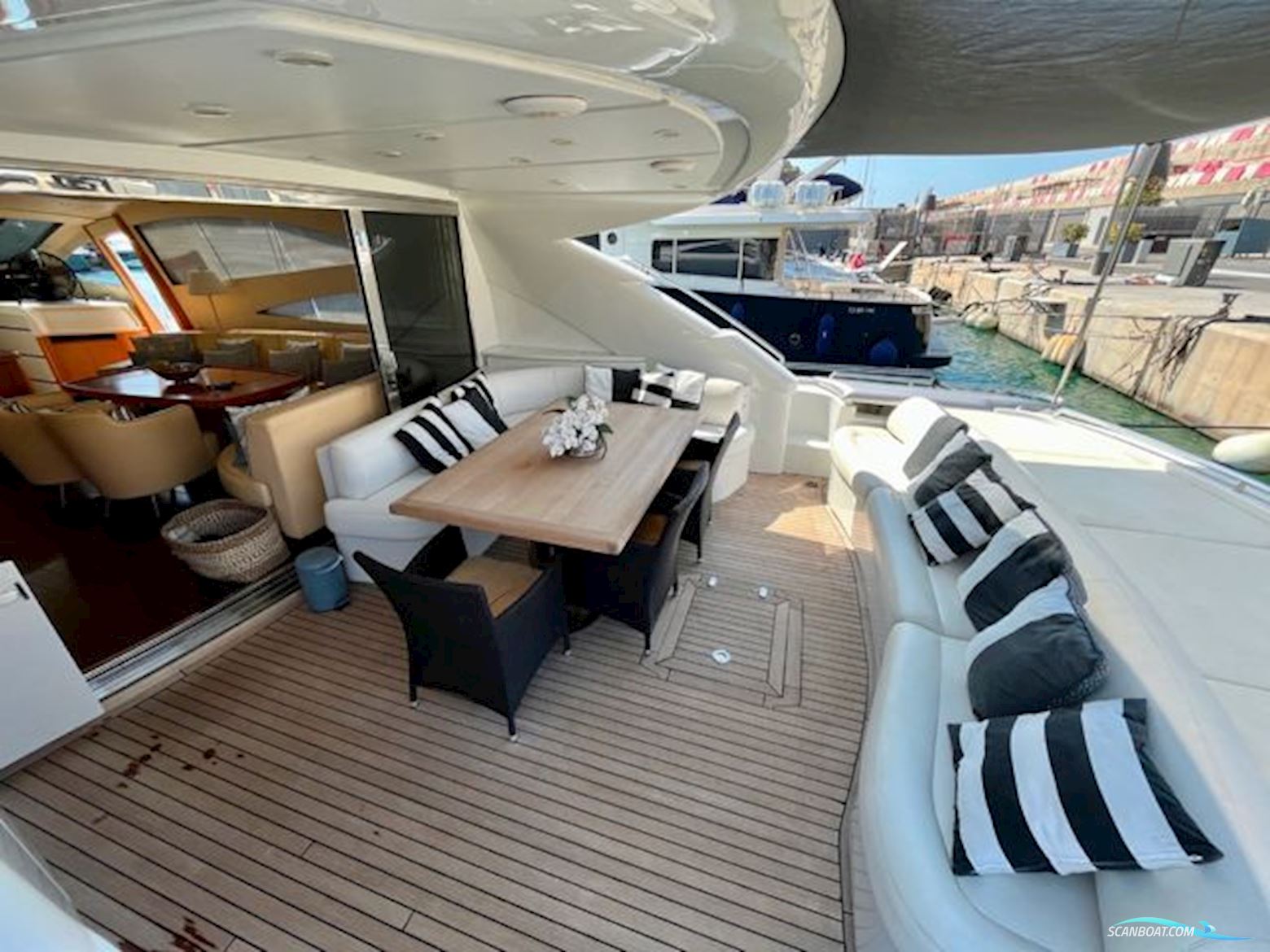 Pershing 76