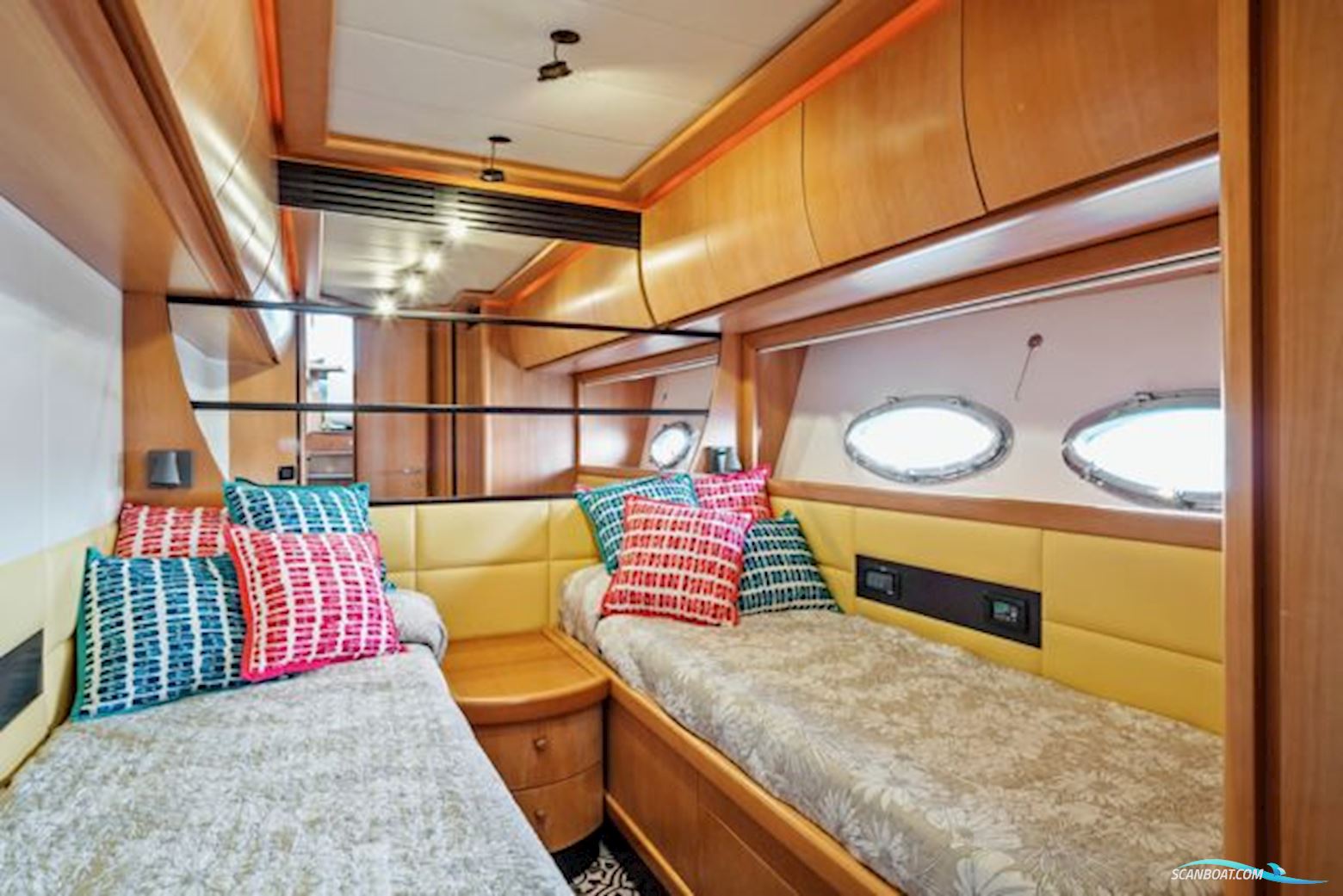 Pershing 76
