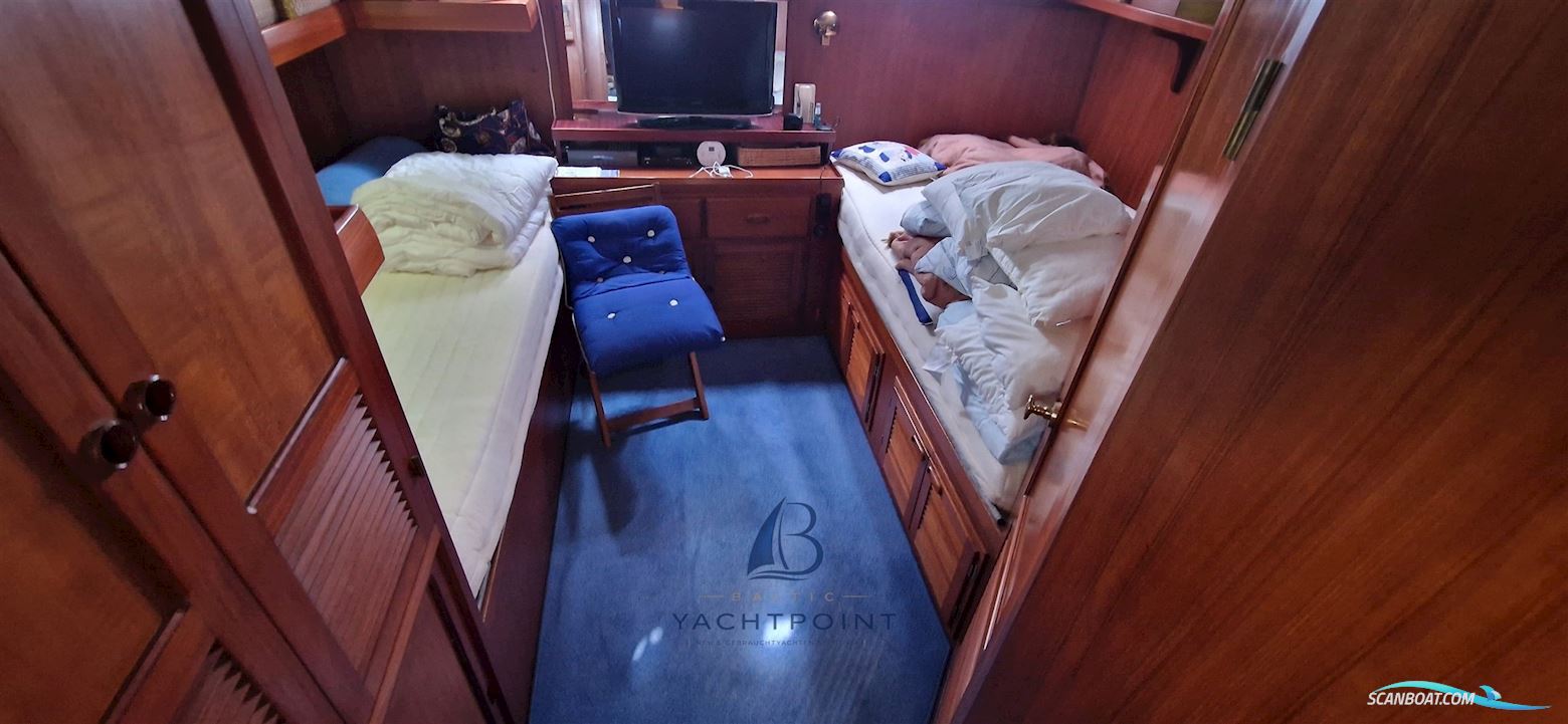 Phuket Trawler 35