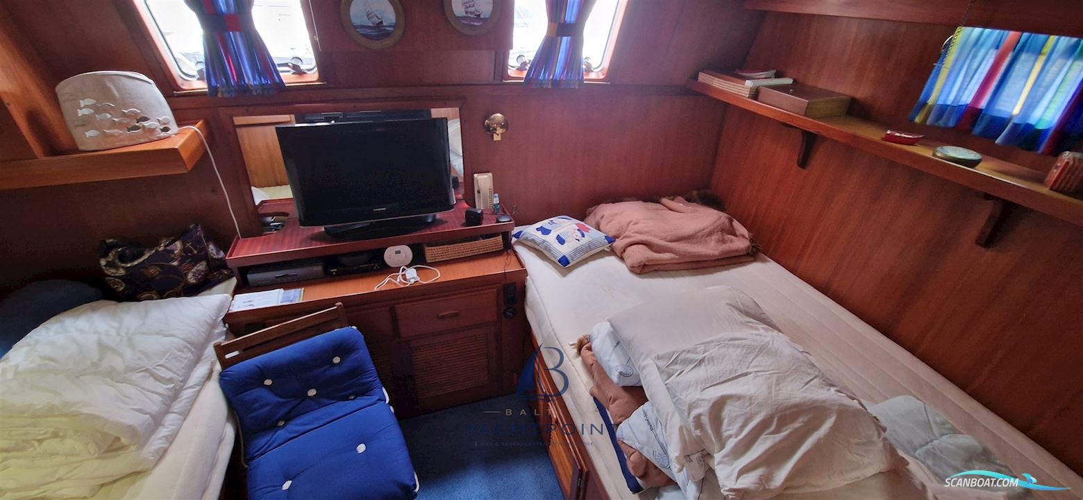 Phuket Trawler 35