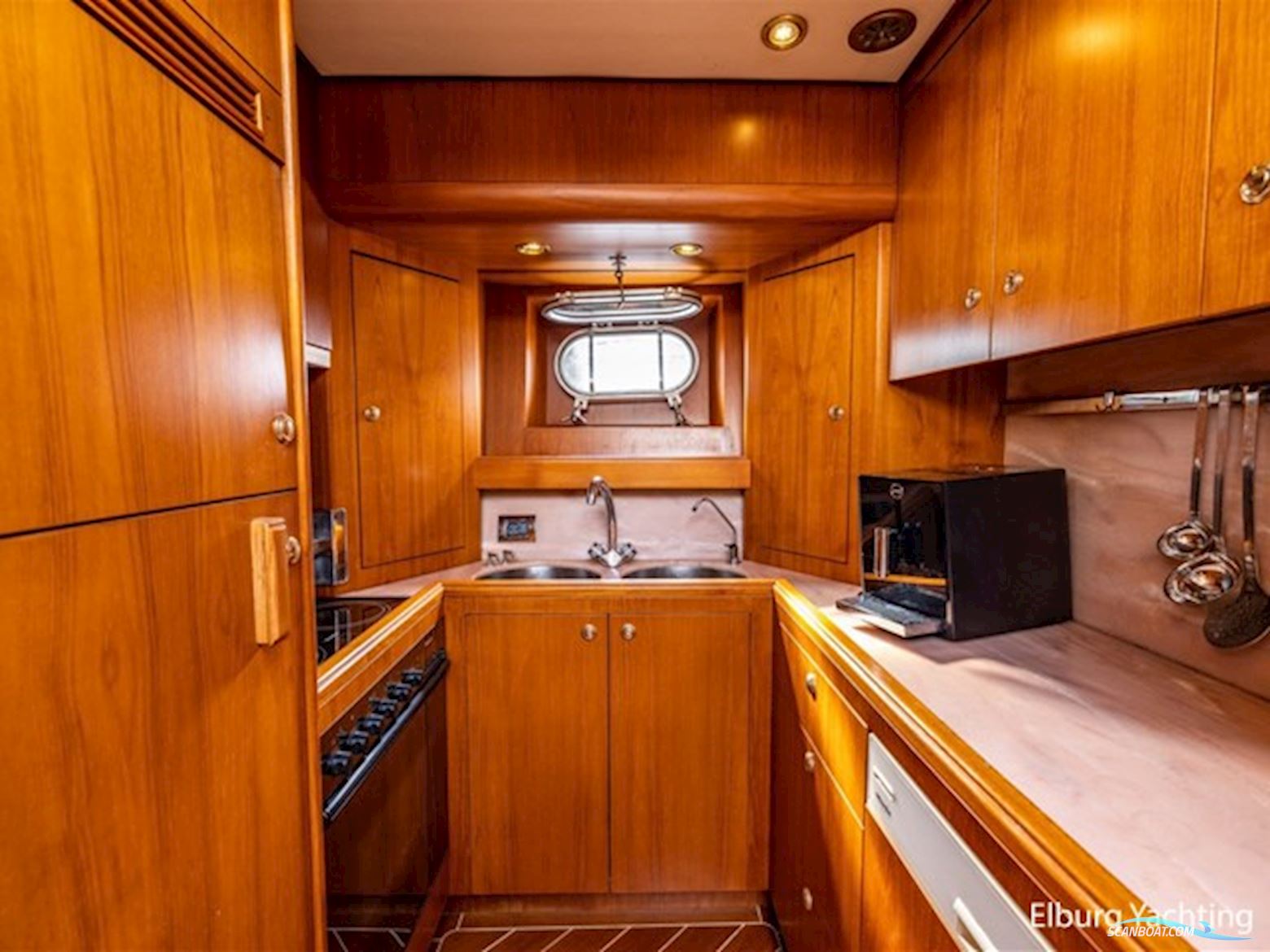 Pieter Beeldsnijder 60 - Explorer Yacht 