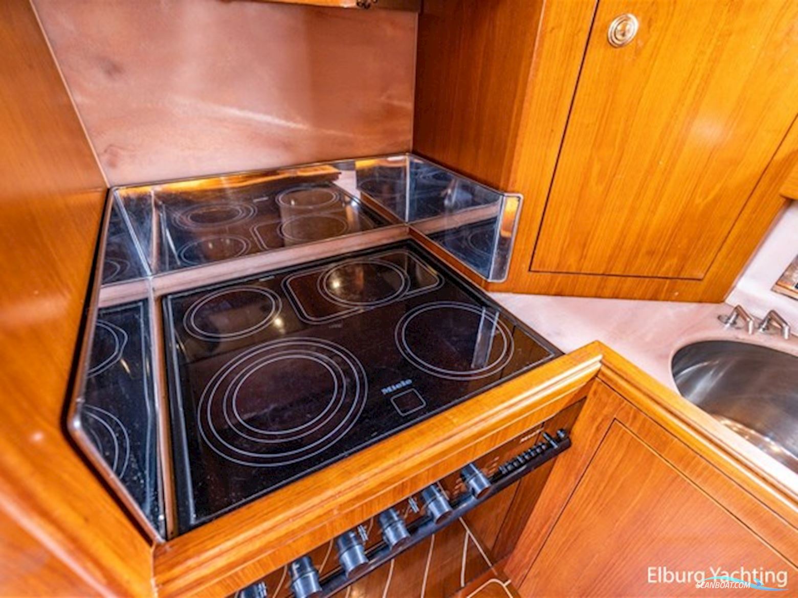 Pieter Beeldsnijder 60 - Explorer Yacht