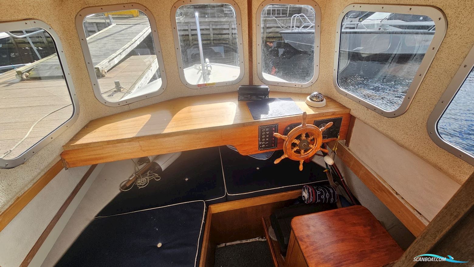 Pollux 21 Fishing