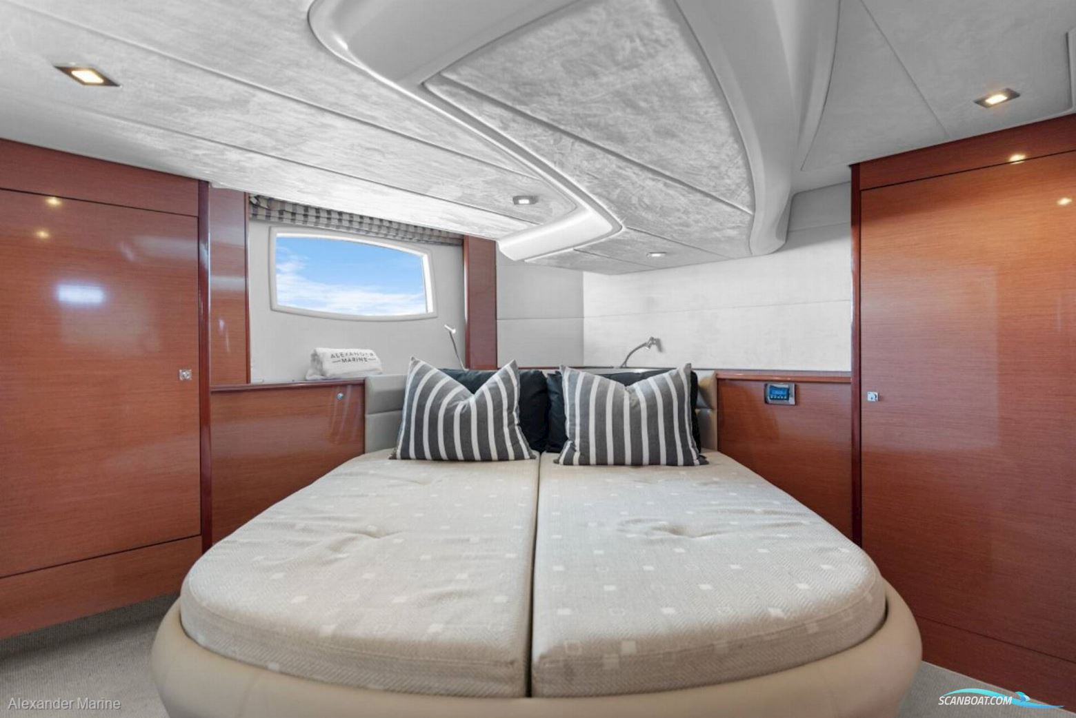 Prestige 42S - Twin Volvo Penta IPS500/Udstyr