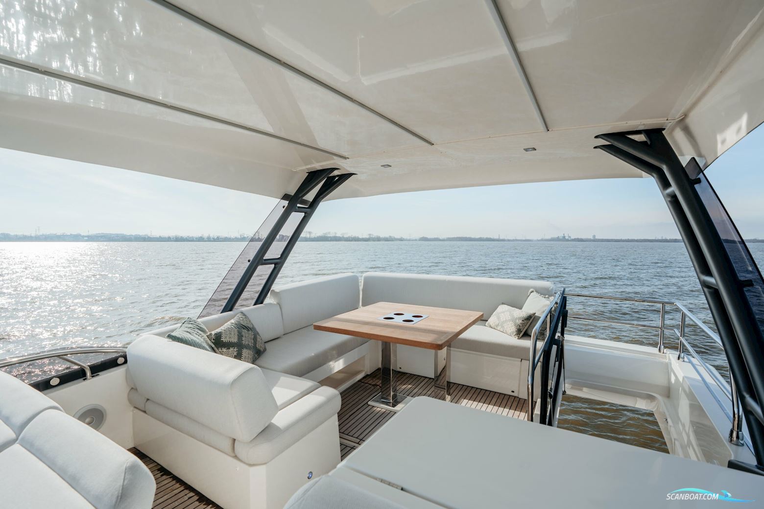 Prestige 520 Flybridge