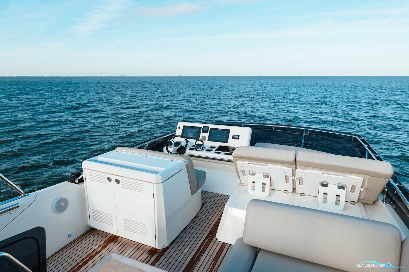 Prestige 520 flybridge