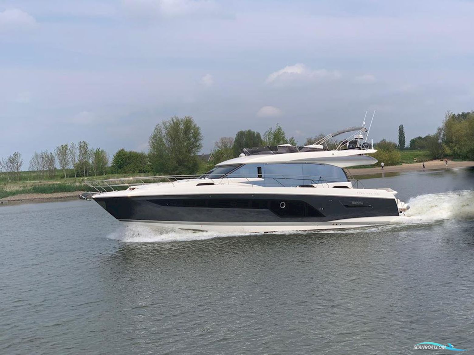 Prestige 590 Flybridge #64 Motorbåd 2021, Holland