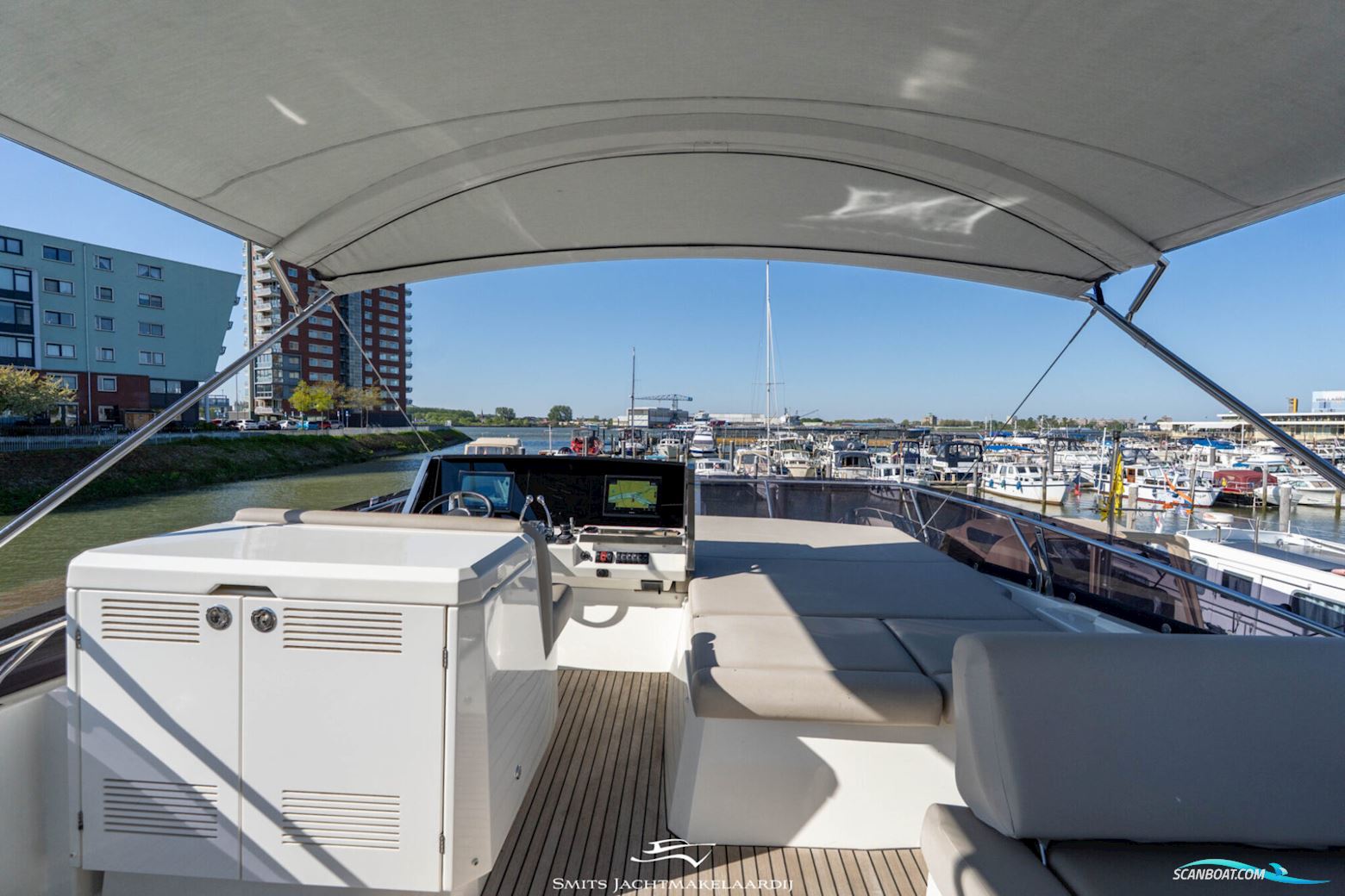 Prestige 590 Flybridge