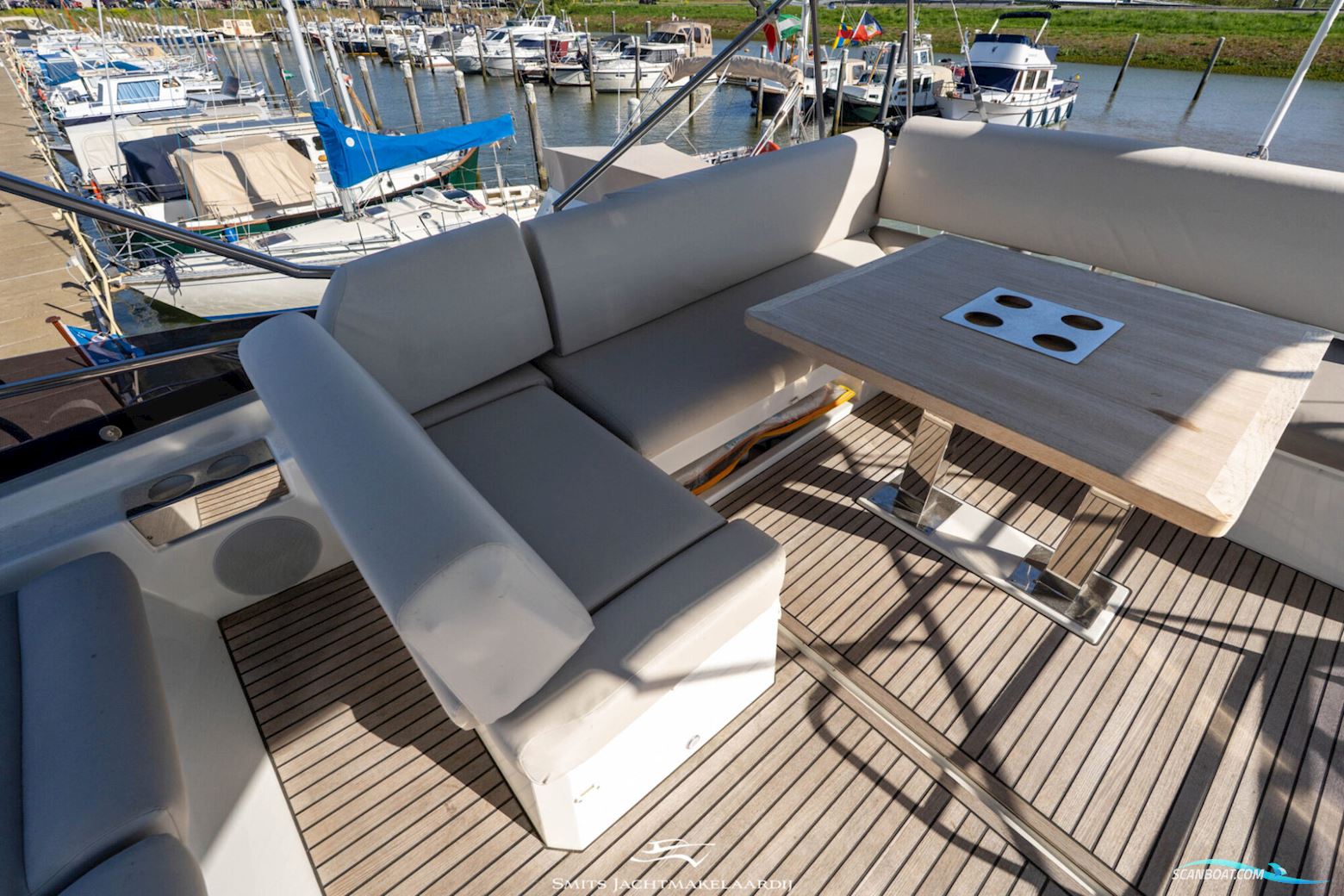 Prestige 590 Flybridge