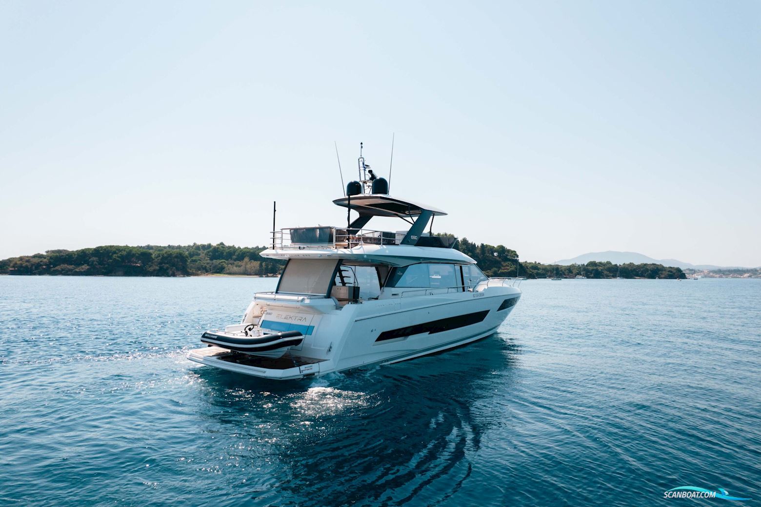 Prestige 690 flybridge