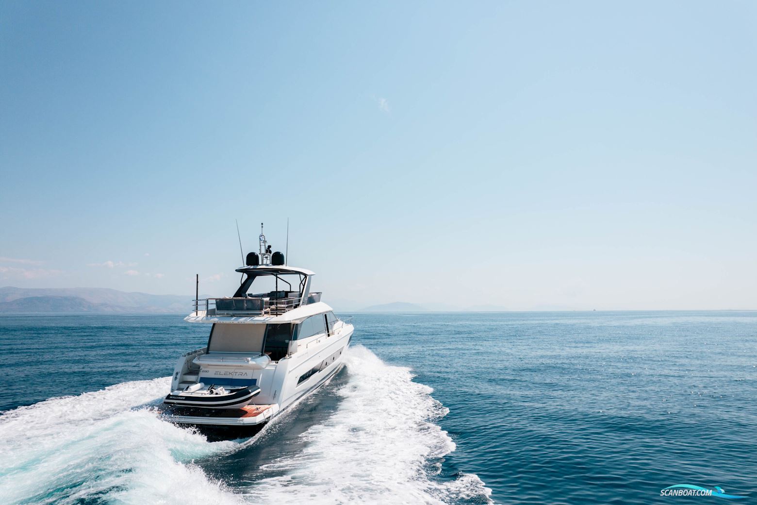 Prestige 690 flybridge