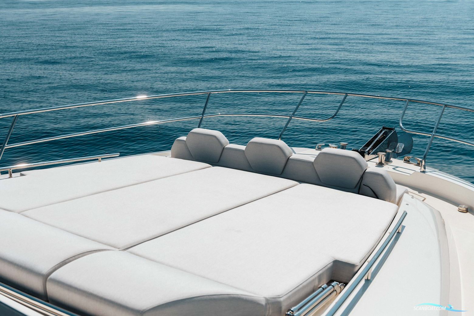 Prestige 690 flybridge