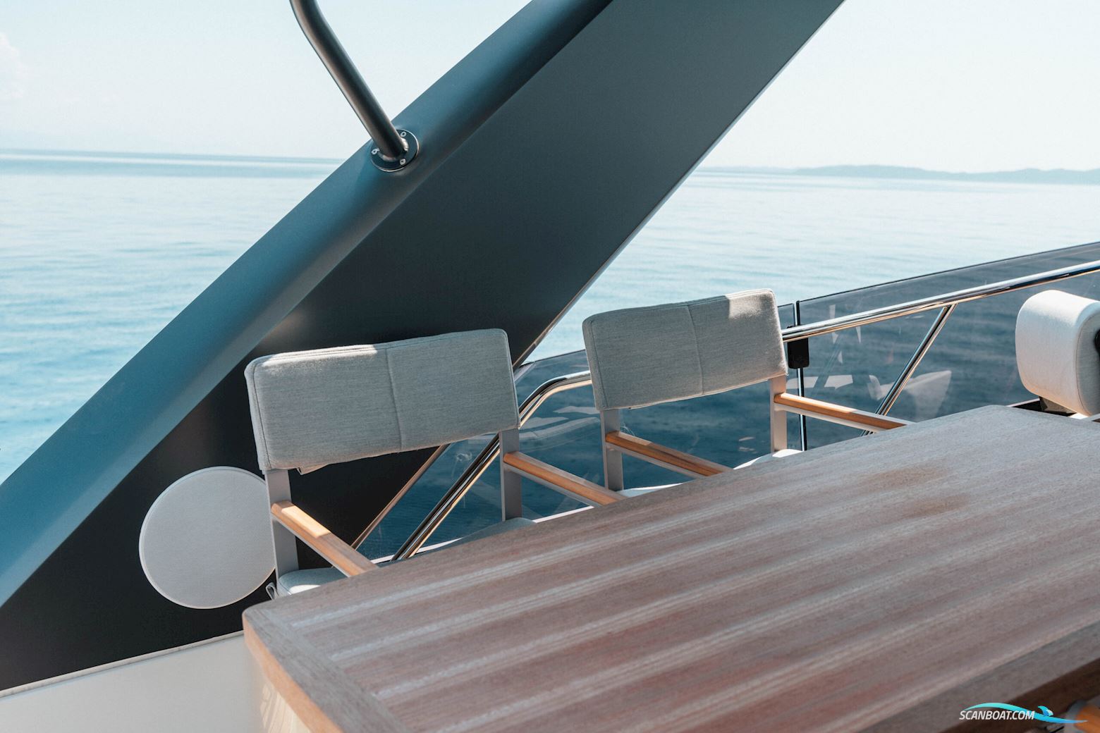 Prestige 690 flybridge