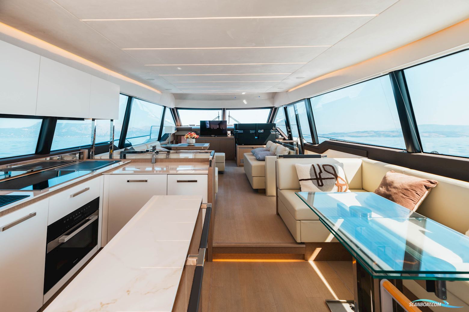 Prestige 690 flybridge