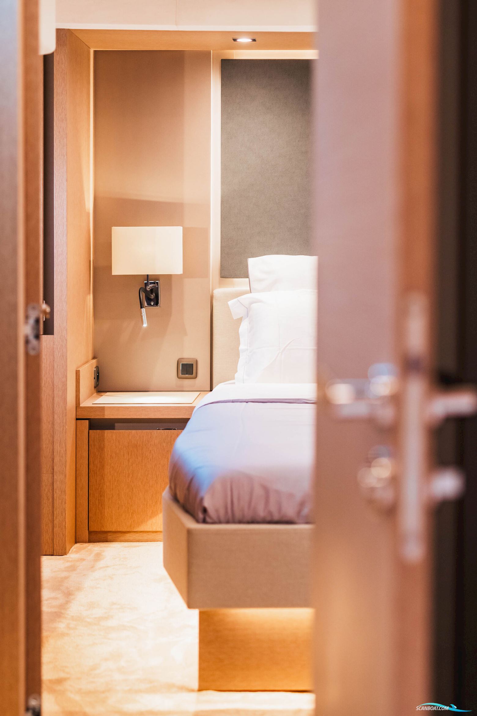 Prestige 690 flybridge