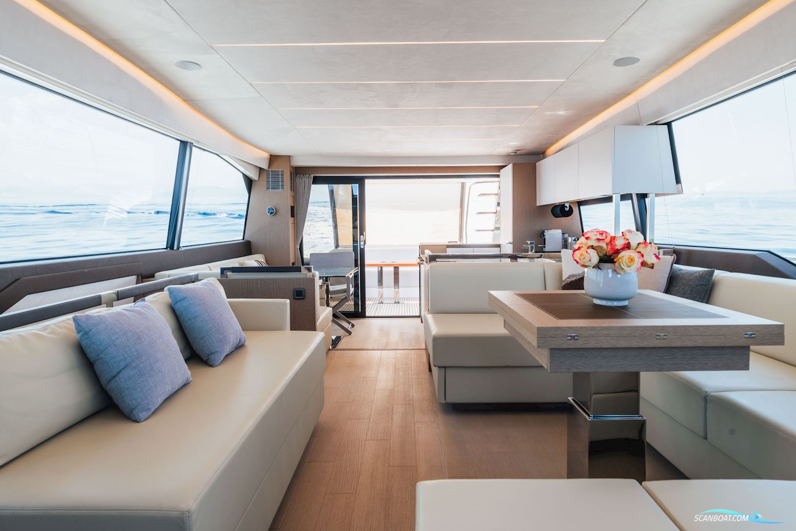 Prestige 690 flybridge