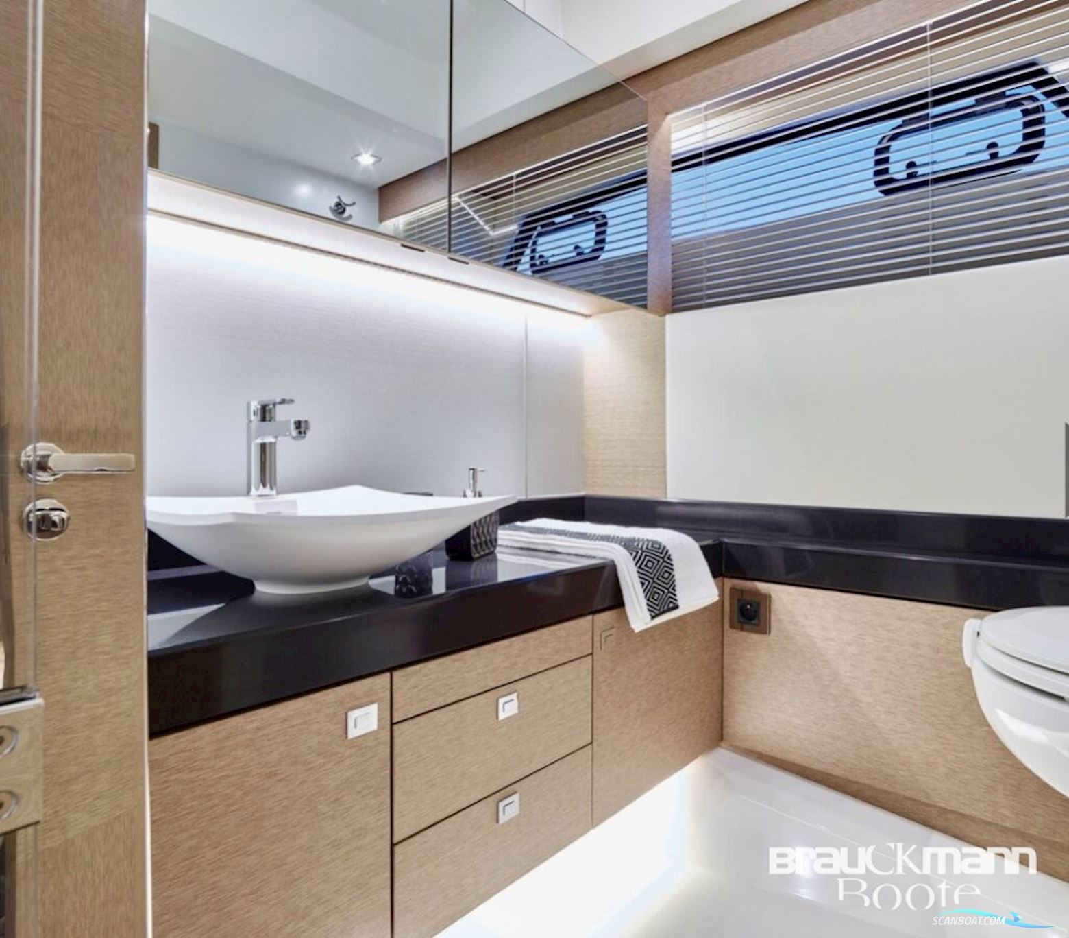 Prestige Yachts 500 Fly