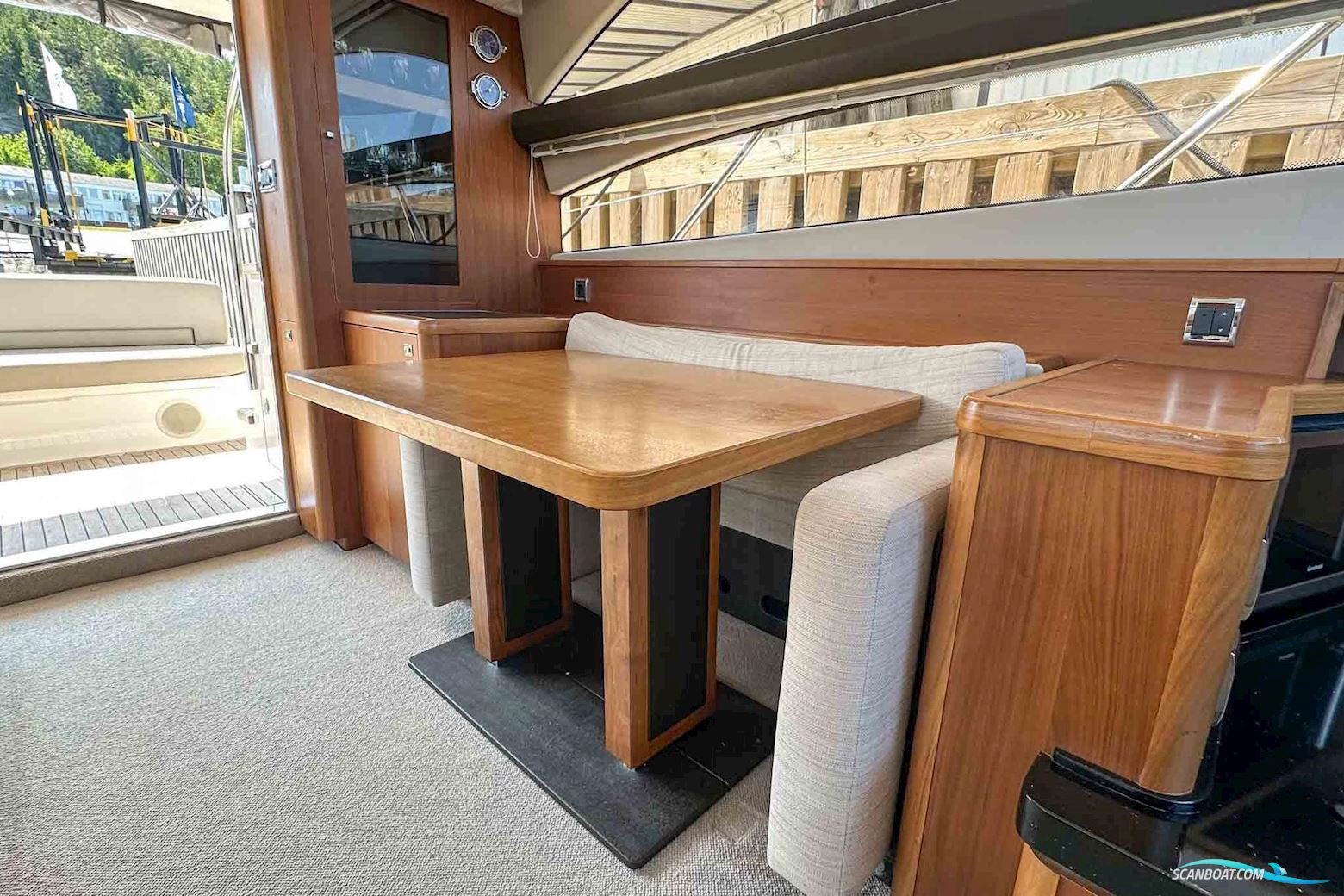 PRINCESS 42 Flybridge Motor Yacht