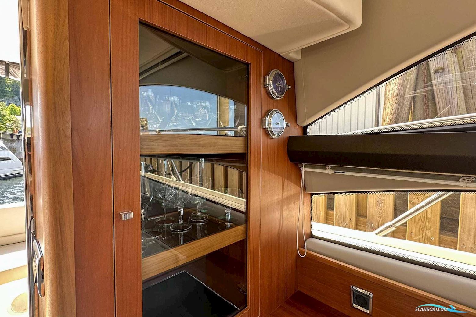 PRINCESS 42 Flybridge Motor Yacht