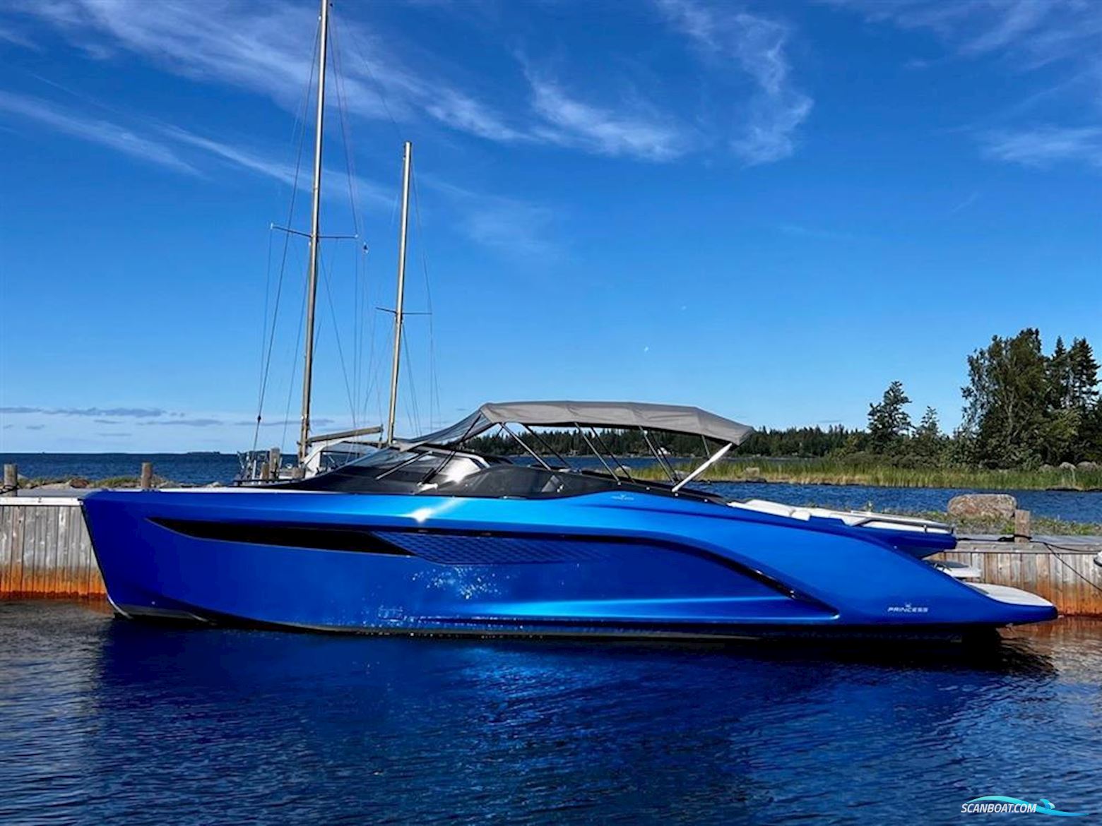 Princess R35 Motorbåd 2020, med 2 x Volvo V8-Dps 860 hp motor, Finland