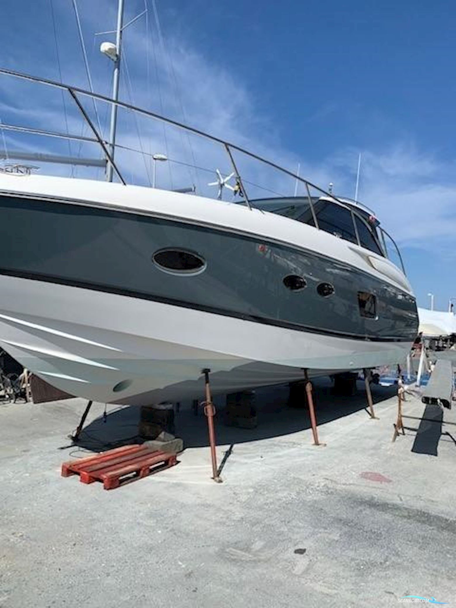 Princess V39 Cruiser