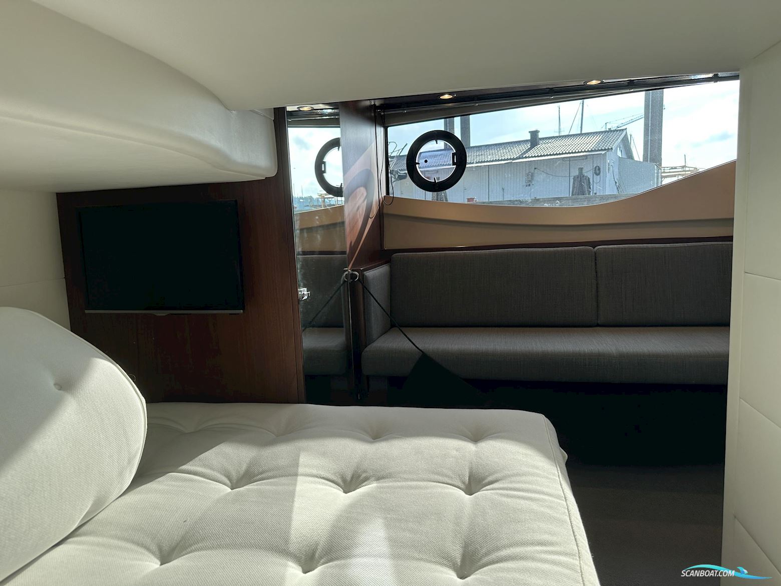 PRINCESS V40