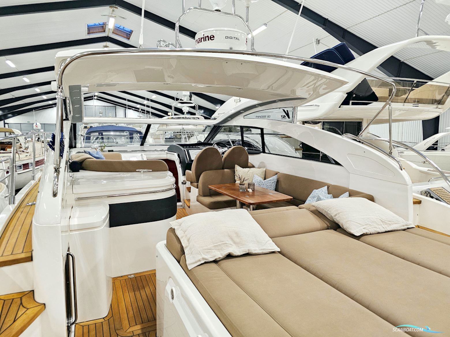 Princess V42 Volvo Penta D6-370 Joystick control