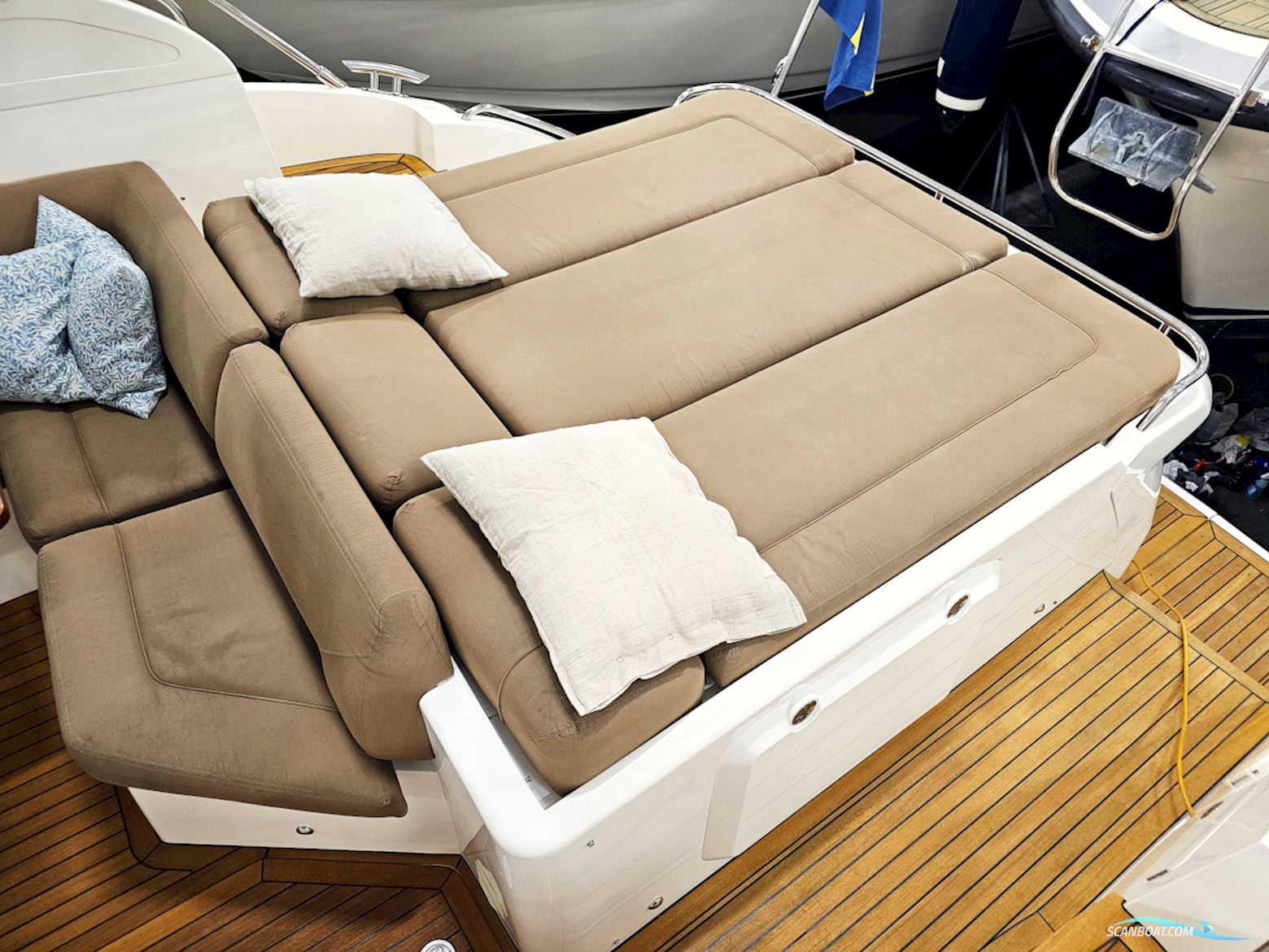 Princess V42 Volvo Penta D6-370 Joystick control