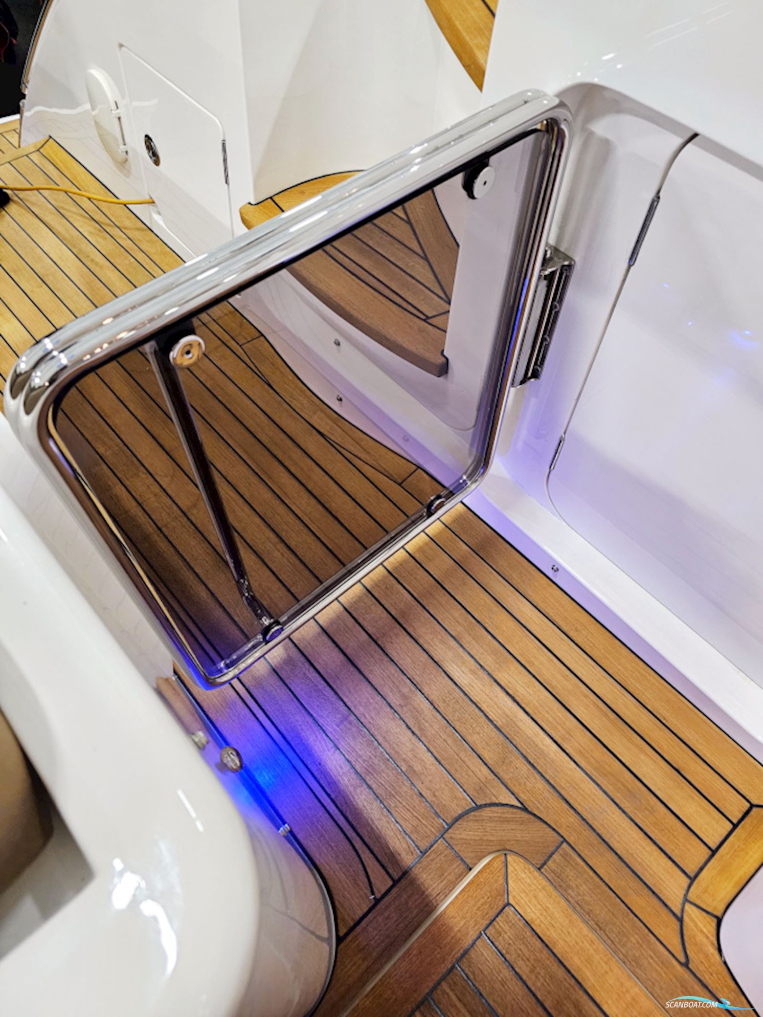 Princess V42 Volvo Penta D6-370 Joystick control