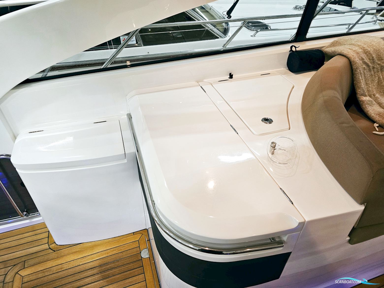 Princess V42 Volvo Penta D6-370 Joystick control