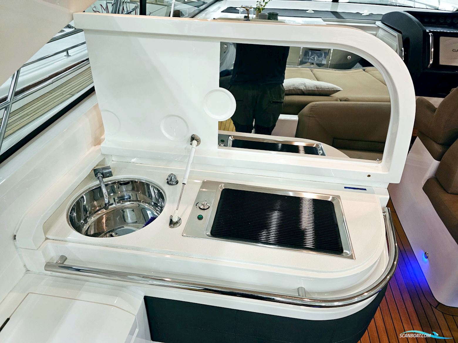 Princess V42 Volvo Penta D6-370 Joystick control