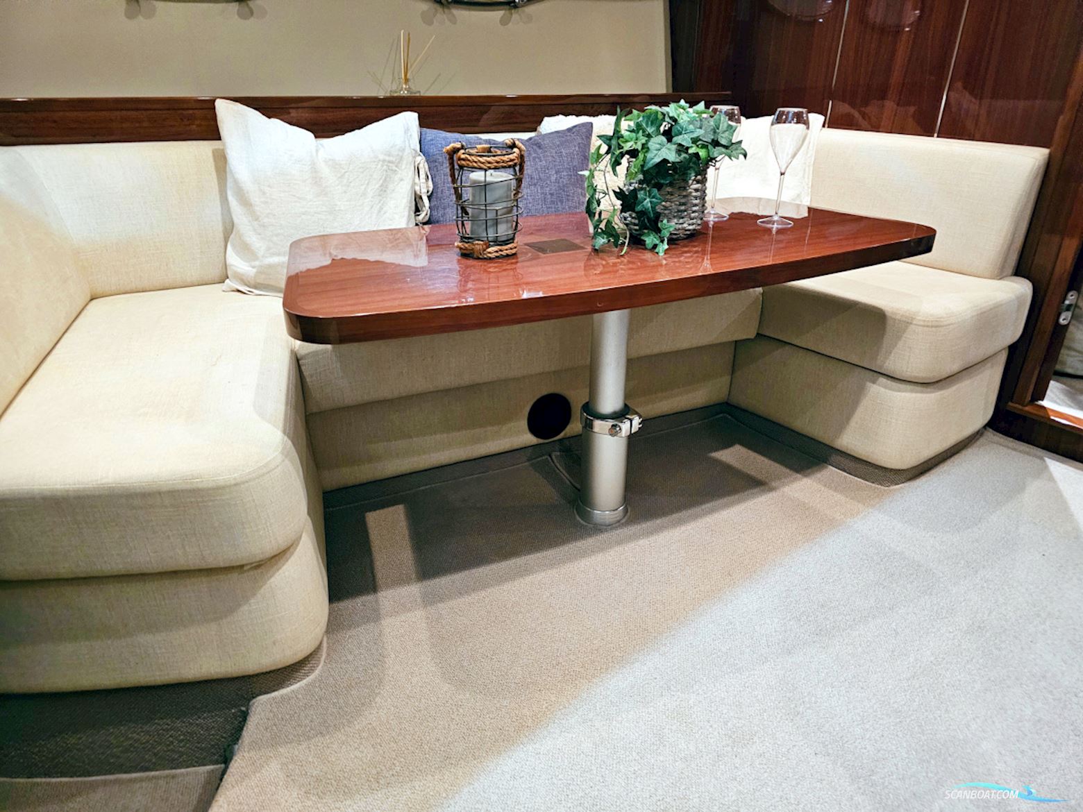 Princess V42 Volvo Penta D6-370 Joystick control