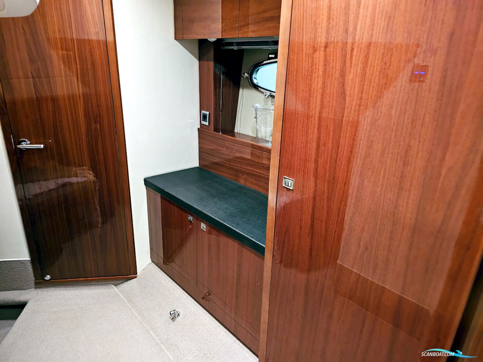 Princess V42 Volvo Penta D6-370 Joystick control