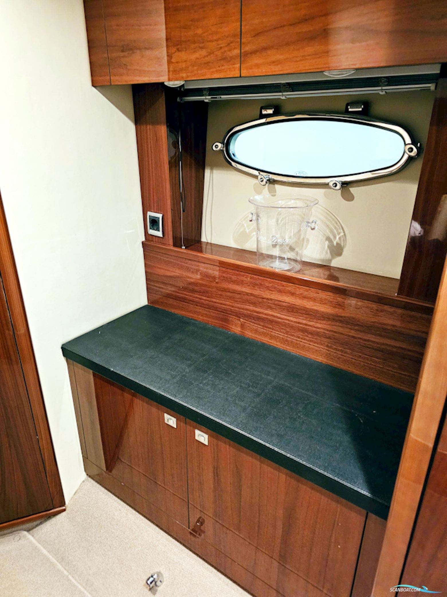 Princess V42 Volvo Penta D6-370 Joystick control