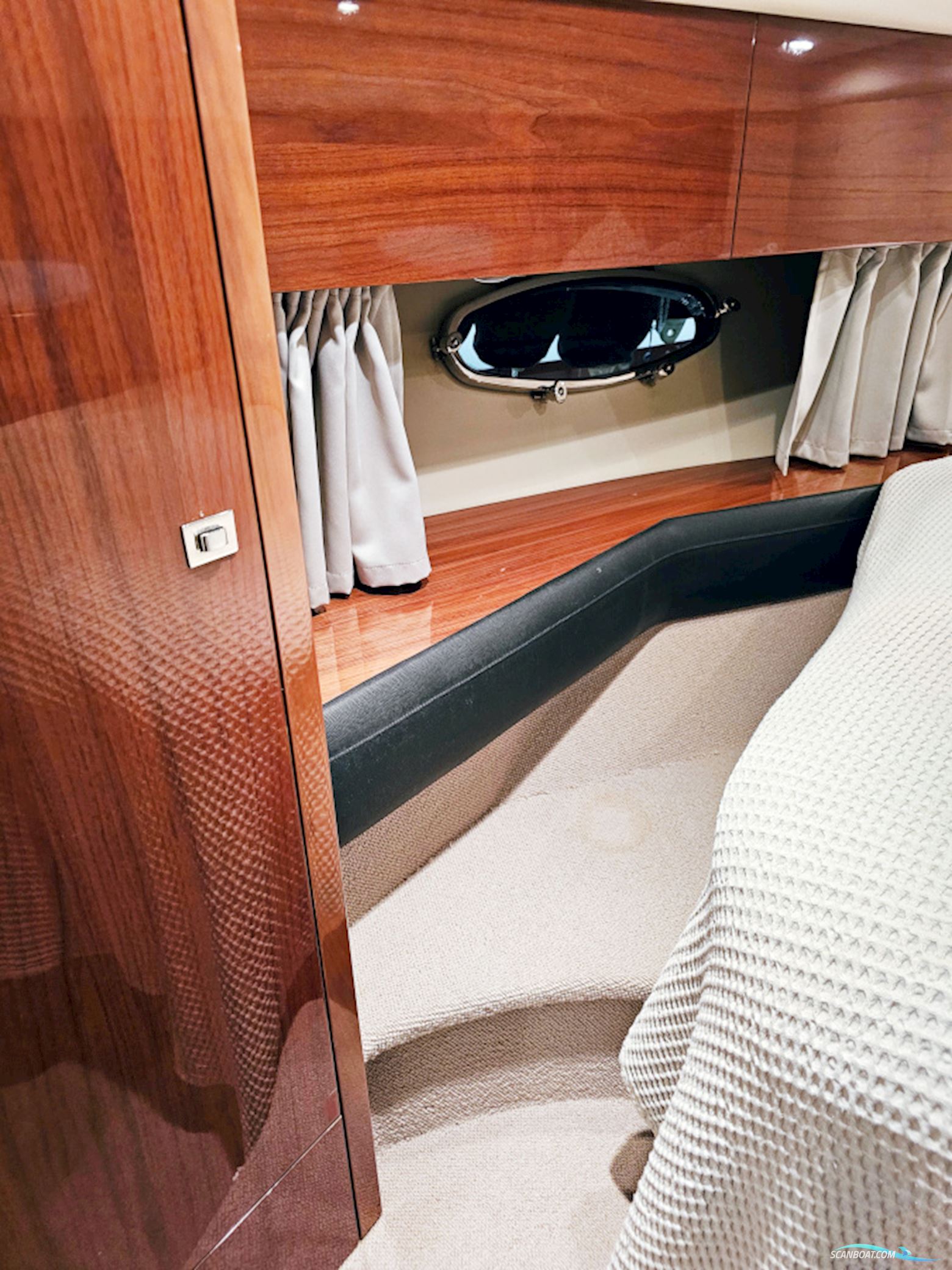 Princess V42 Volvo Penta D6-370 Joystick control