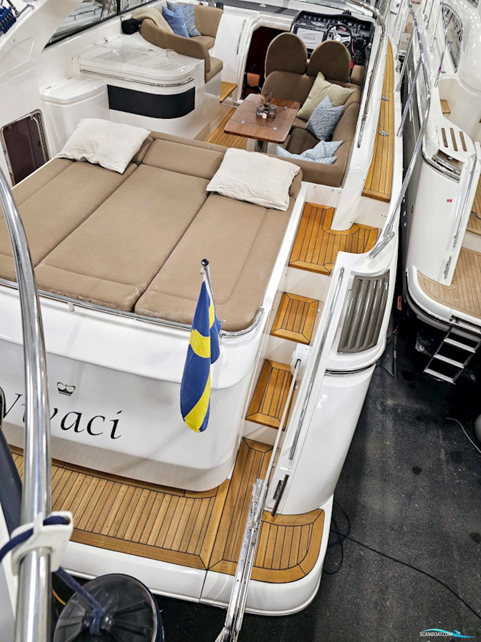 Princess V42 Volvo Penta D6-370 Joystick Control