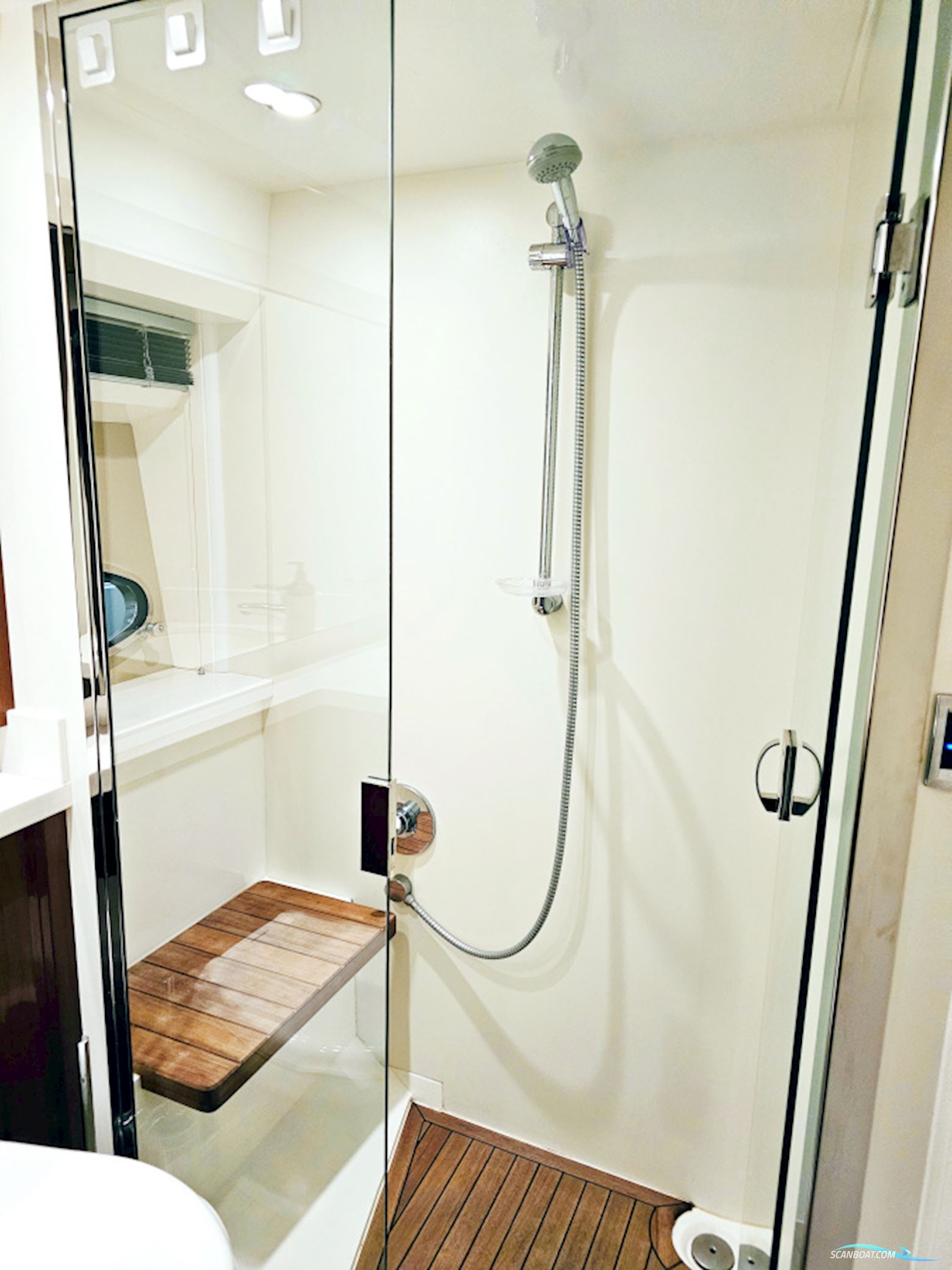 Princess V42 Volvo Penta D6-370 Joystick Control