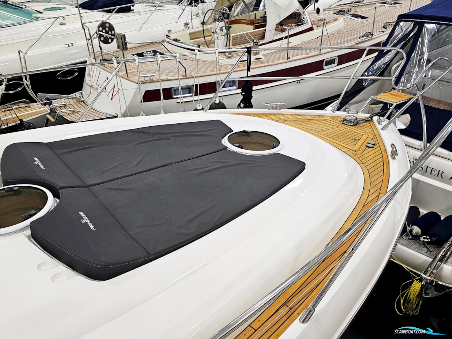 Princess V42 Volvo Penta D6-370 Joystick control