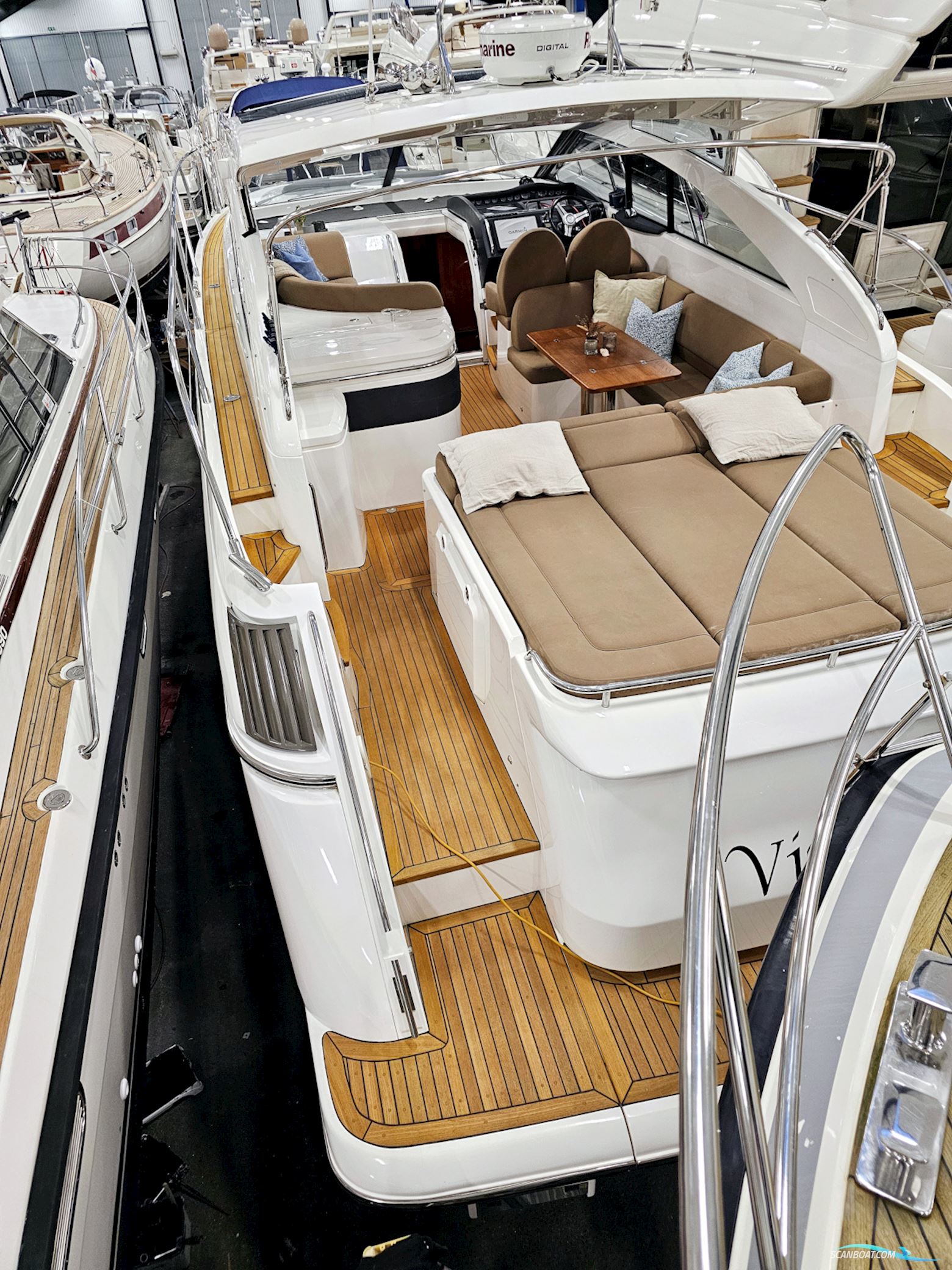 Princess V42 Volvo Penta D6-370 Joystick control