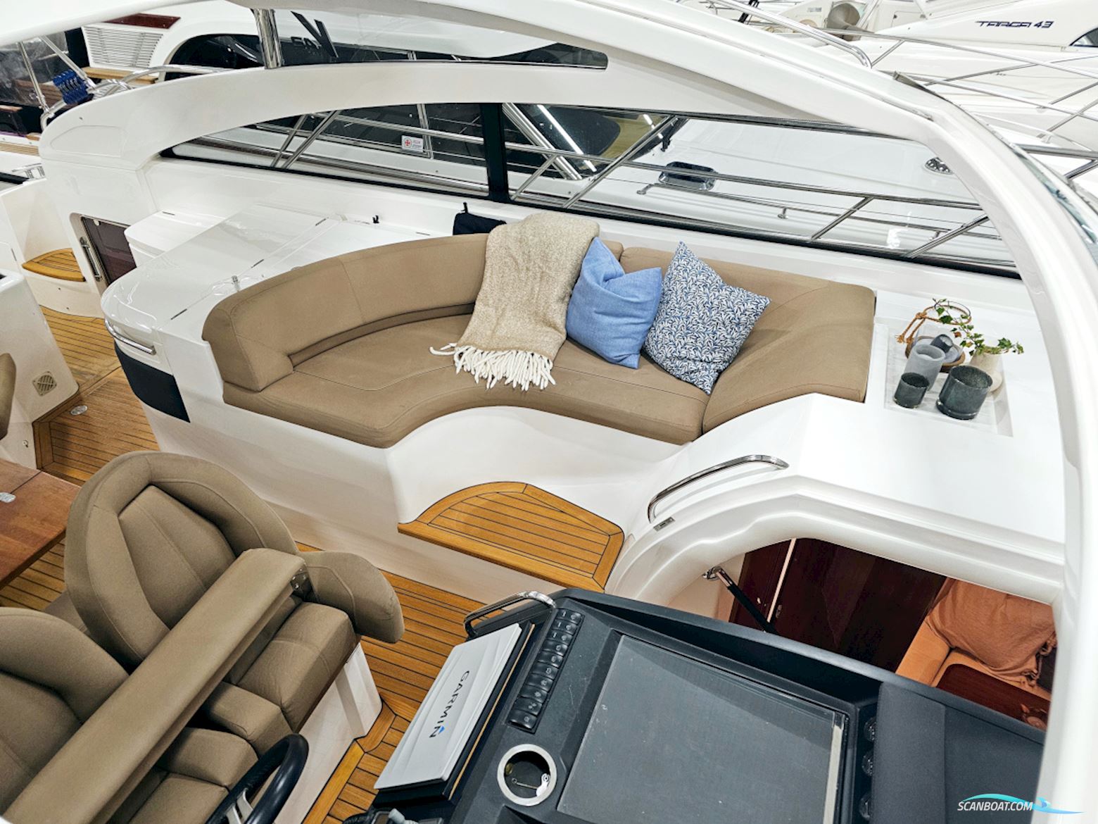 Princess V42 Volvo Penta D6-370 Joystick control