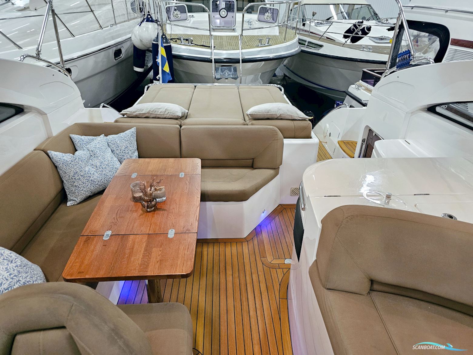 Princess V42 Volvo Penta D6-370 Joystick control