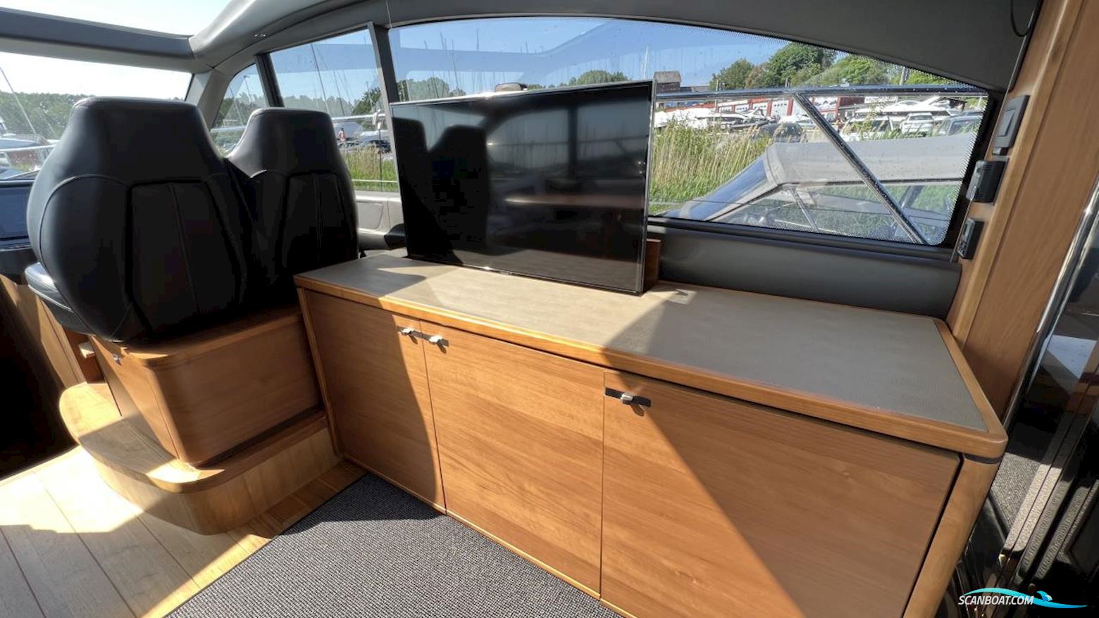 PRINCESS V48