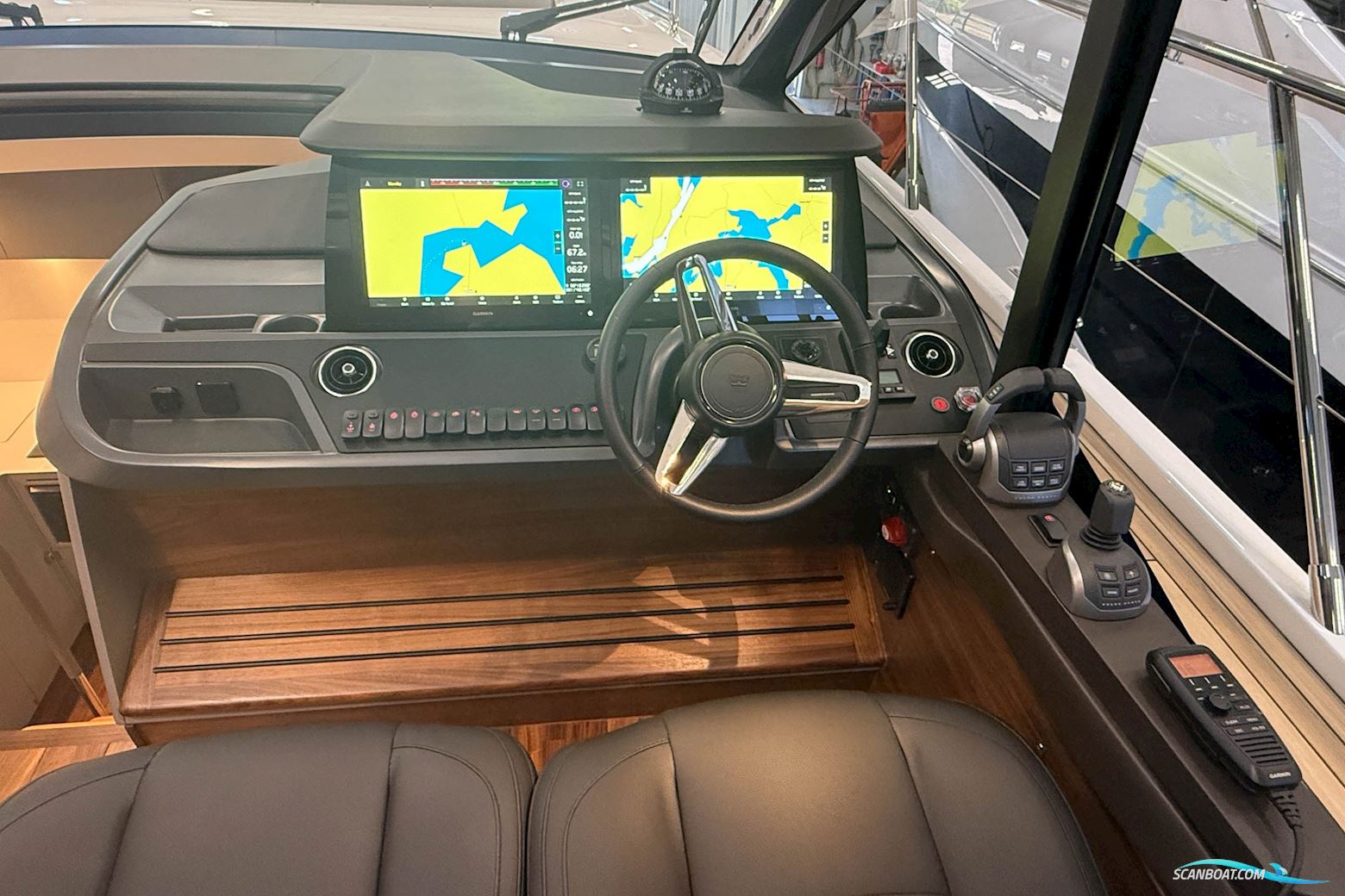 PRINCESS V50 Deck saloon
