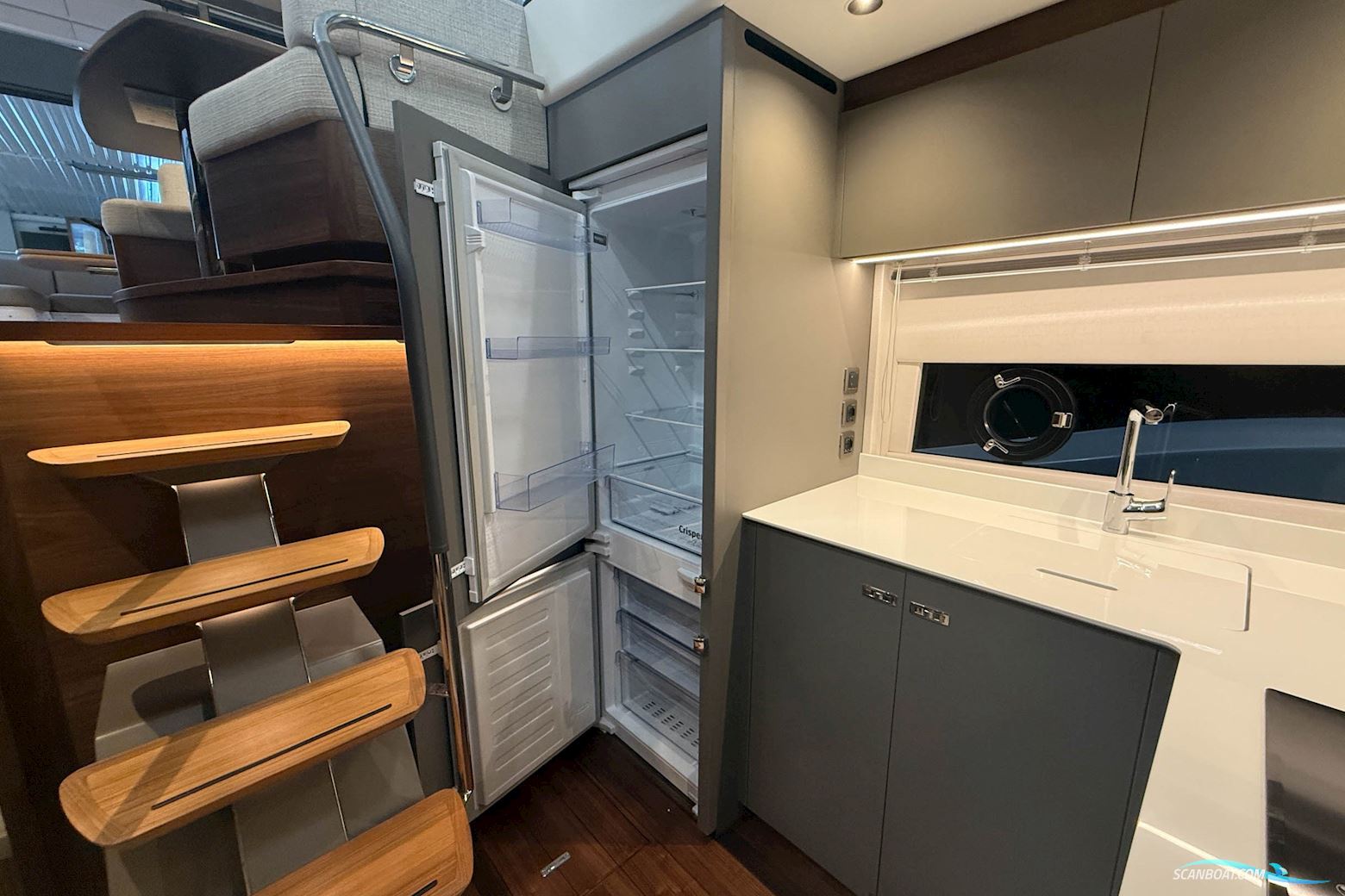 PRINCESS V50 Deck saloon