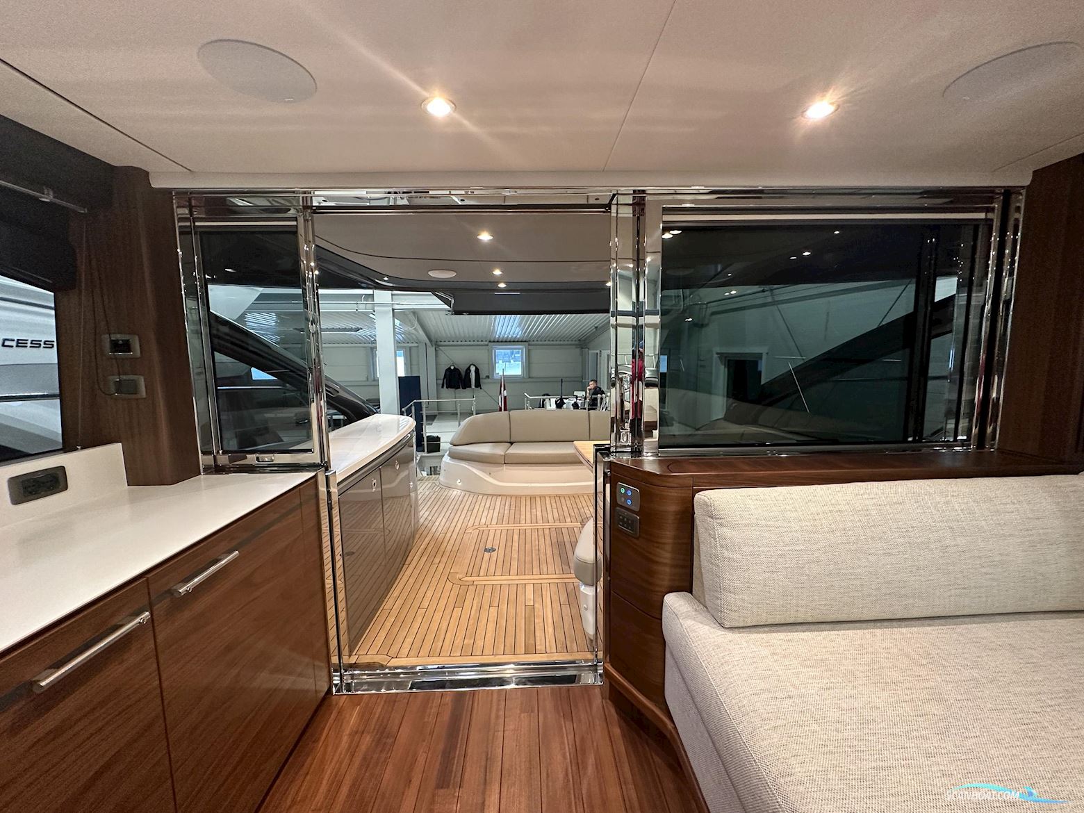 PRINCESS V55