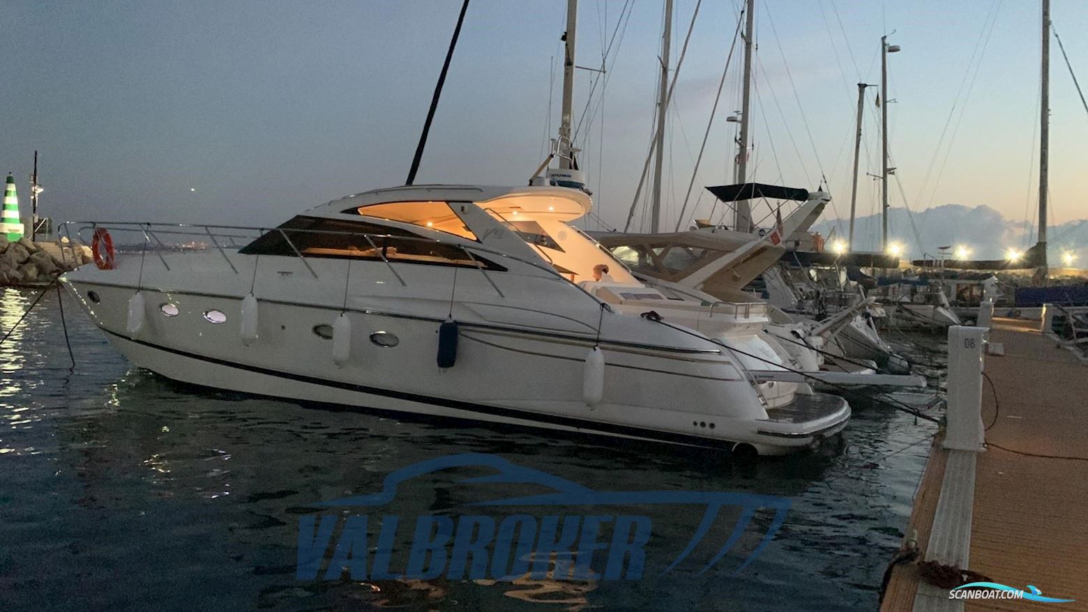 Princess Yachts V 48 Motorbåd 2005, med Volvo Penta D9 motor, Ej oplyst