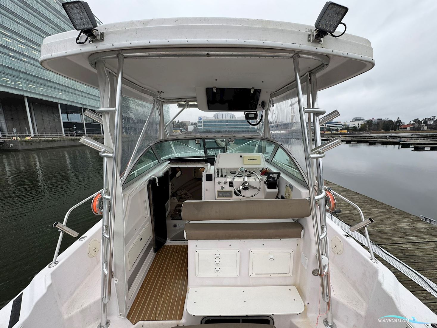 Proline 2950 Mid Cabin