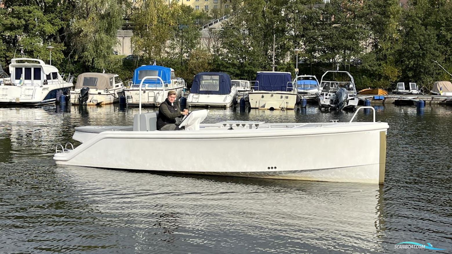 Q Yachts Q24 Club Motorbåd 2023, med ePropulsion Navy motor, Sverige