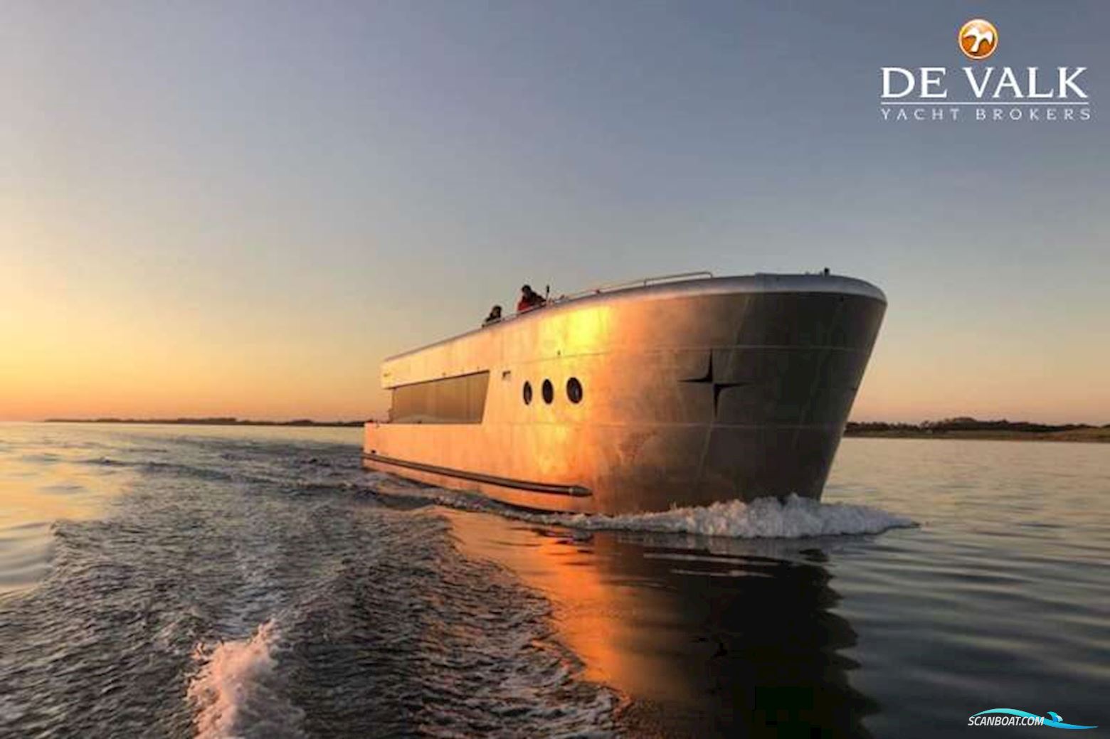Qrooz Floating Appartment Motorbåd 2019, med Evinrude motor, Holland