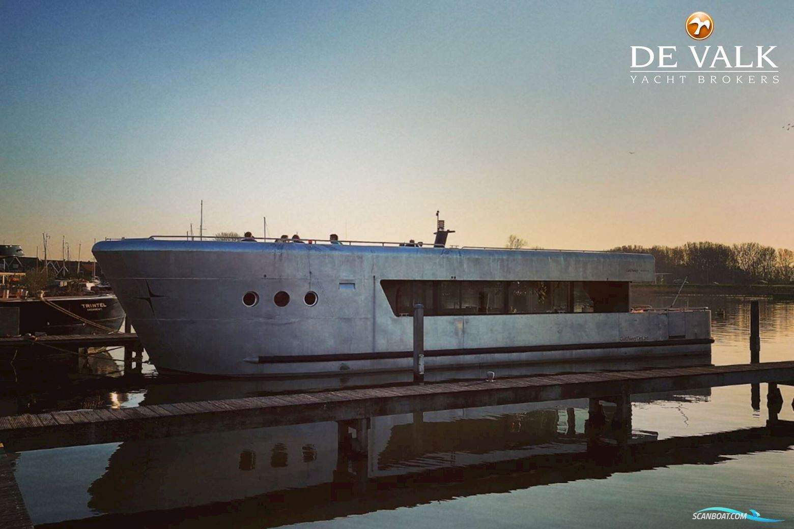 QROOZ Floating Appartment